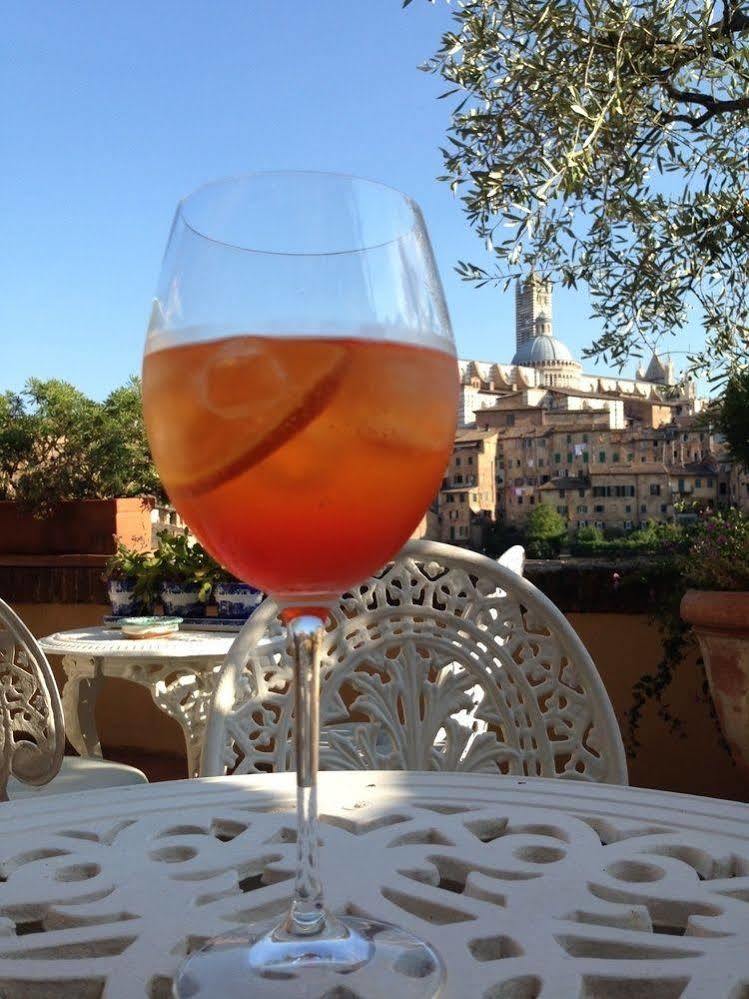 Residenza D'Epoca Campo Regio Relais Bed and Breakfast Siena Eksteriør billede